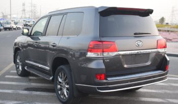 
										Toyota Land Cruiser 2017 Grey full									