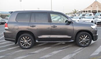 
										Toyota Land Cruiser 2017 Grey full									